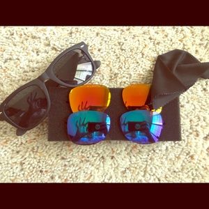 Unisex changeable frame sunglasses.